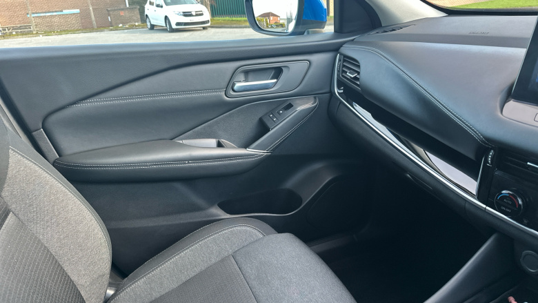 Nissan Qashqai 1.3 DiG-T MH 158 N-Connecta 5dr Xtronic Petrol Hatchback